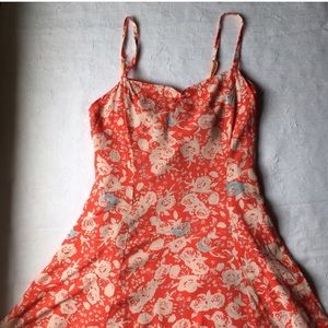 Perfect Floral Travel Dress 🌿✈️